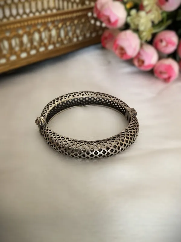 Helen_Silver_Plated_Openable_Hand_Kada