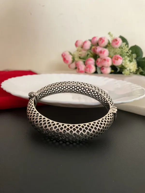 Helen_Silver_Plated_Openable_Hand_Kada