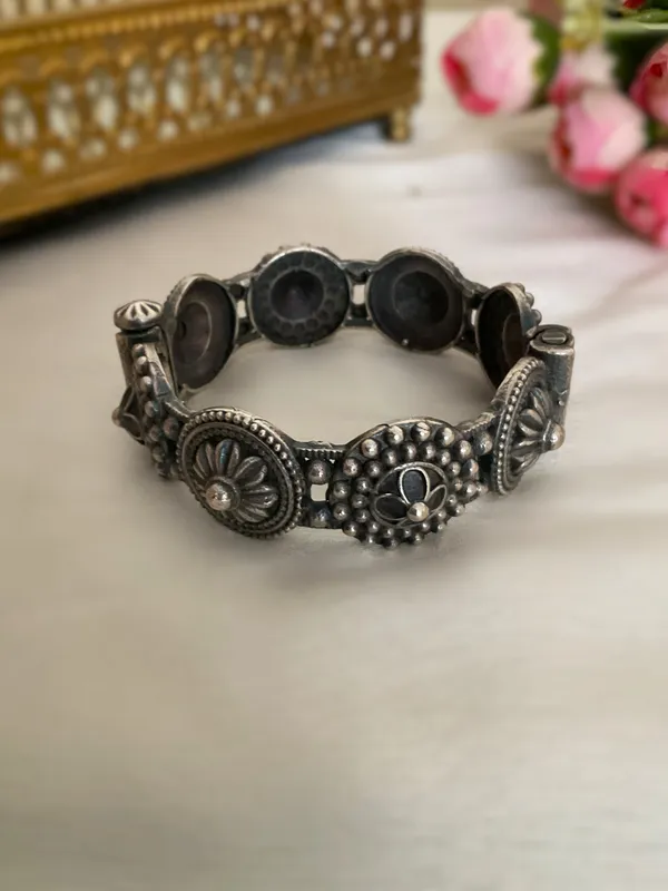 Suman_Silver_Plated_Flower_Openable_Kada_(Single)