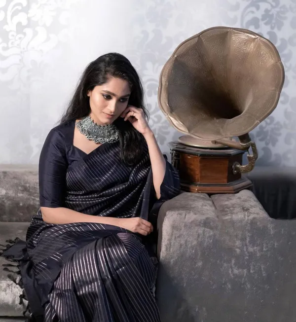 Black_Silk_Striped_Saree_For_Women