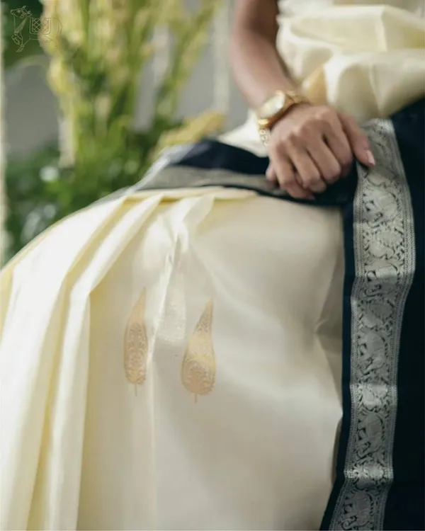 Cream_Silk_Printed_Saree_With_Black_Border_For_Women