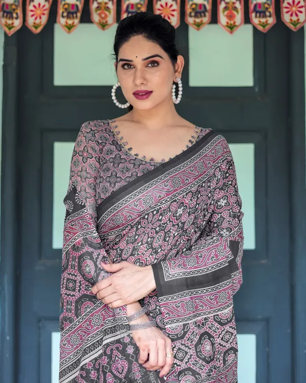 Black_Cotton_Floral_Printed_Saree_For_Women