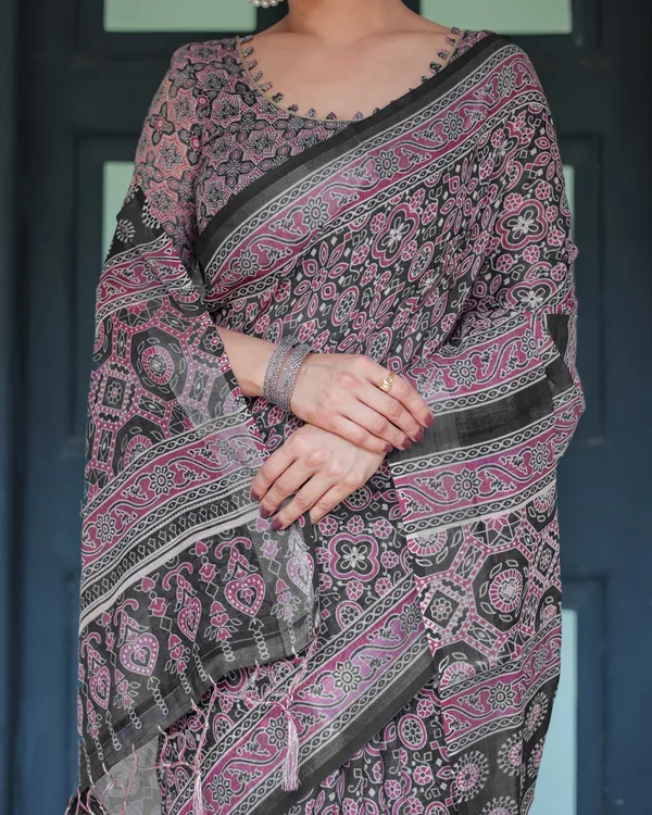 Black_Cotton_Floral_Printed_Saree_For_Women