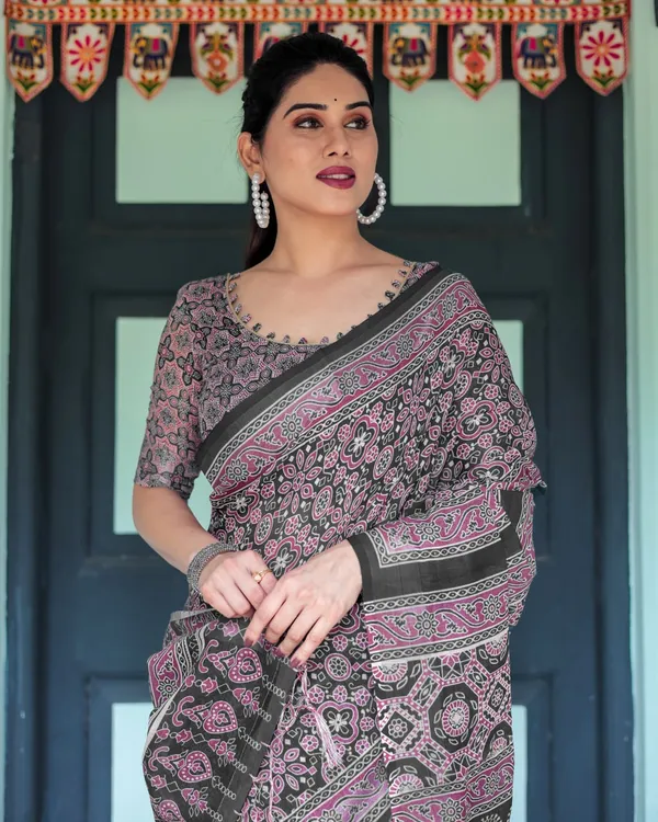 Black_Cotton_Floral_Printed_Saree_For_Women