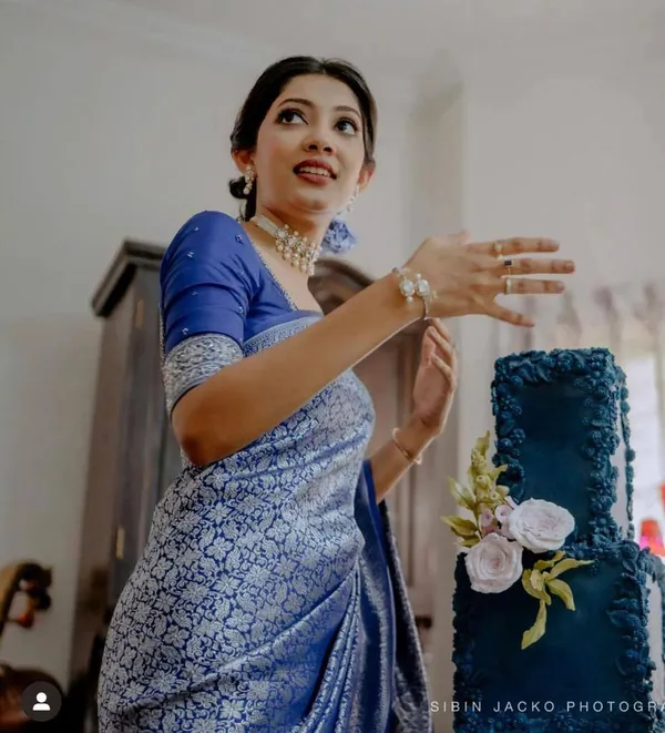 Blue_Silk_Brocade_Floral_Woven_Saree_For_Women