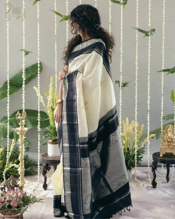 Cream_Silk_Printed_Saree_With_Black_Border_For_Women