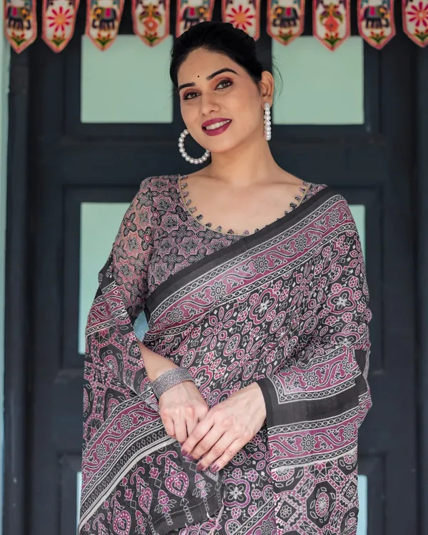 Black_Cotton_Floral_Printed_Saree_For_Women