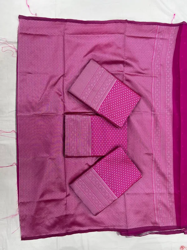 Pink_Silk_Woven_Geometric_Saree_For_Women
