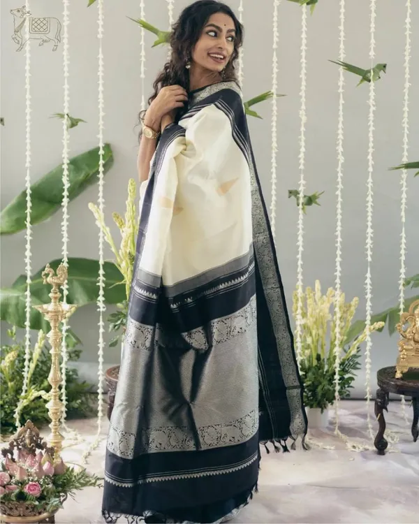 Cream_Silk_Printed_Saree_With_Black_Border_For_Women
