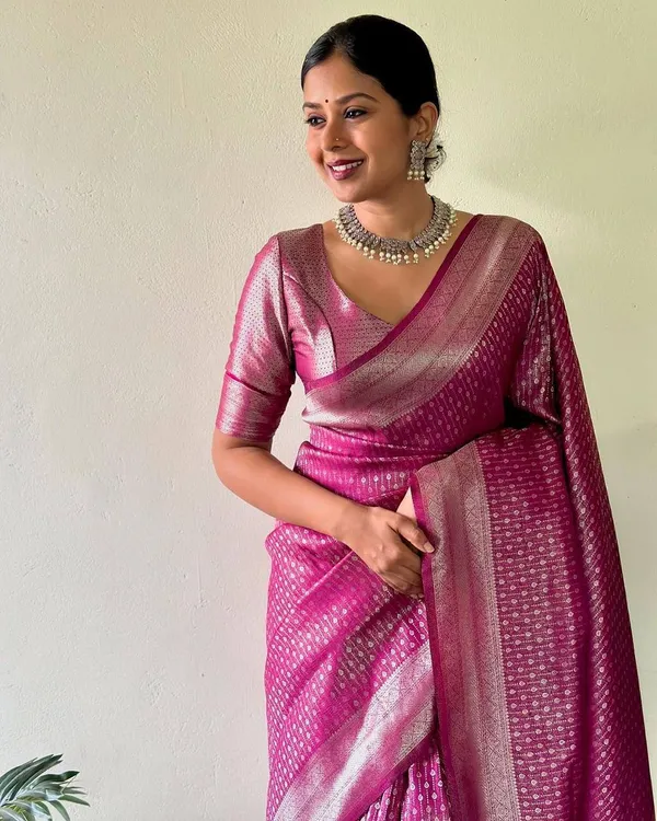 Pink_Silk_Woven_Geometric_Saree_For_Women