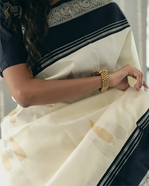 Cream_Silk_Printed_Saree_With_Black_Border_For_Women