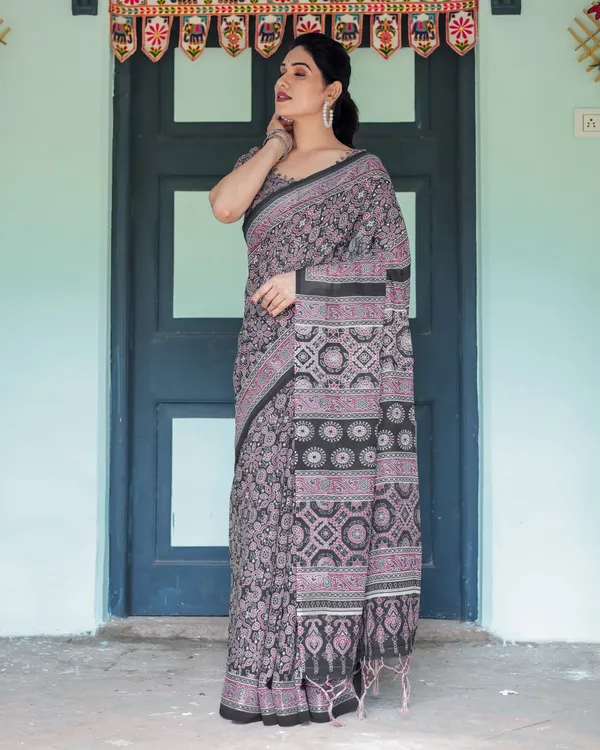 Black_Cotton_Floral_Printed_Saree_For_Women
