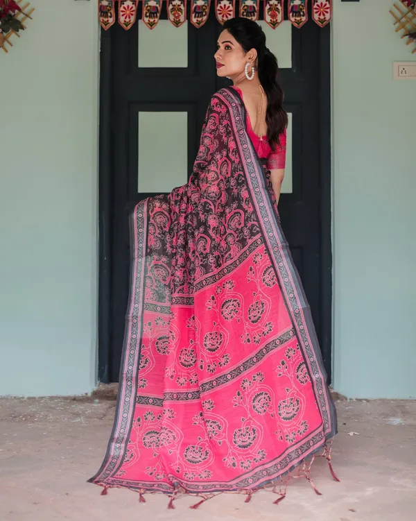 Pink_Black_Cotton_Paisley_Floral_Printed_Saree_For_Women