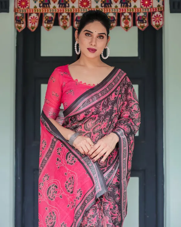 Pink_Black_Cotton_Paisley_Floral_Printed_Saree_For_Women