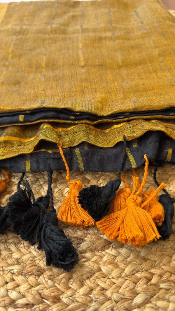 Black_and_Gold_Zari_lines_Half_and_Half_pattern_Mul_Saree