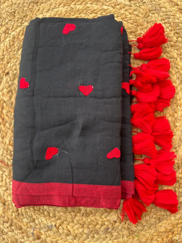 Black_heart_embroidered_Mul_Saree