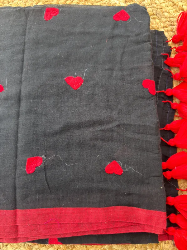 Black_heart_embroidered_Mul_Saree