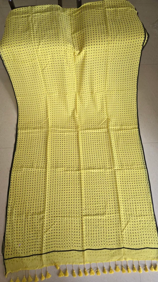 Yellow_Color_Small_Polka_Mul_Saree