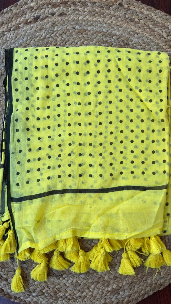 Yellow_color_small_polka_Mul_Saree