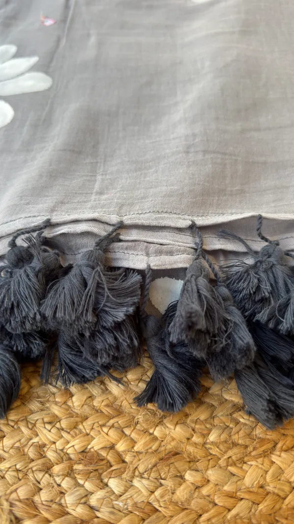 Grey_Handpainted_mul_Saree_for_Women