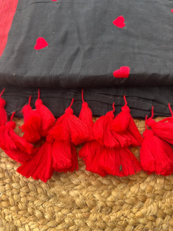 Black_heart_embroidered_Mul_Saree