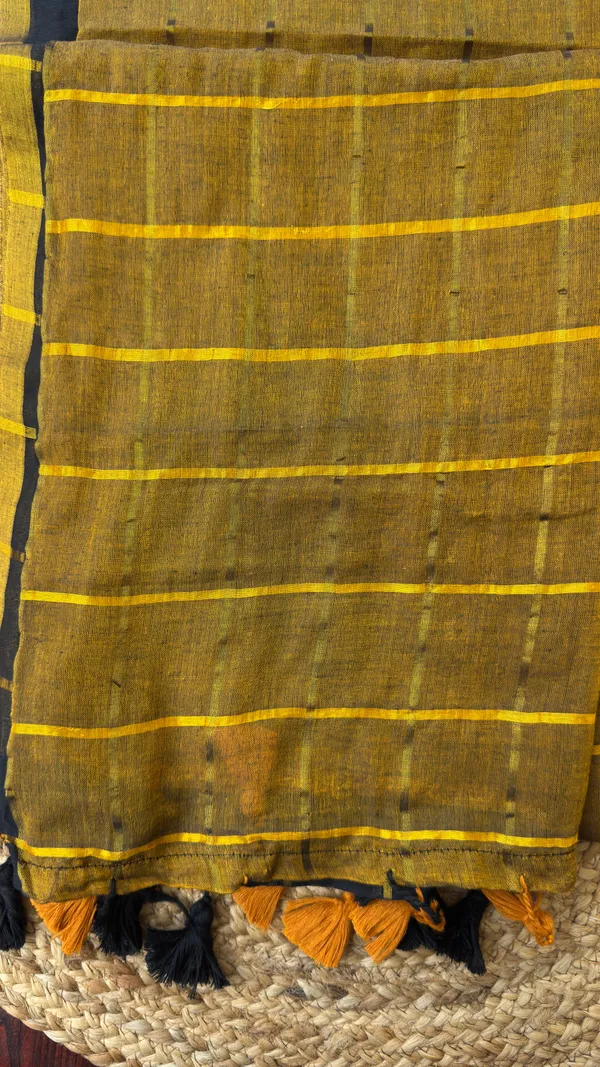Black_and_Gold_Zari_lines_Half_and_Half_pattern_Mul_Saree