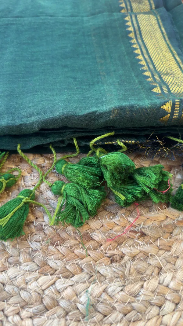 Green_Mangalagiri_border_plain_Mul_Saree