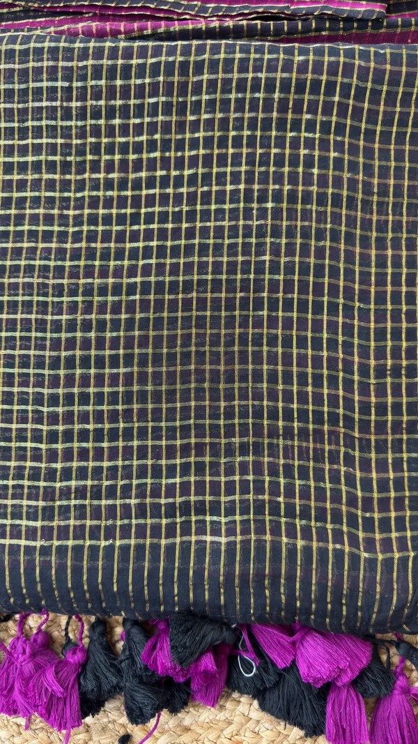 Black_with_Magenta_small_Zari_checks_Mul_Saree_for_Women