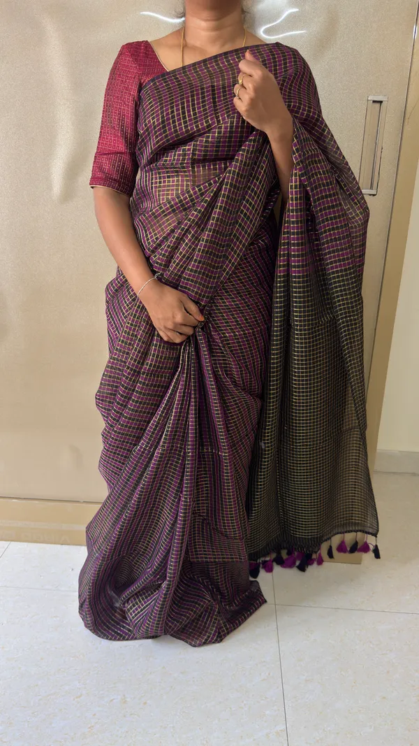 Black_with_Magenta_small_Zari_checks_Mul_Saree_for_Women