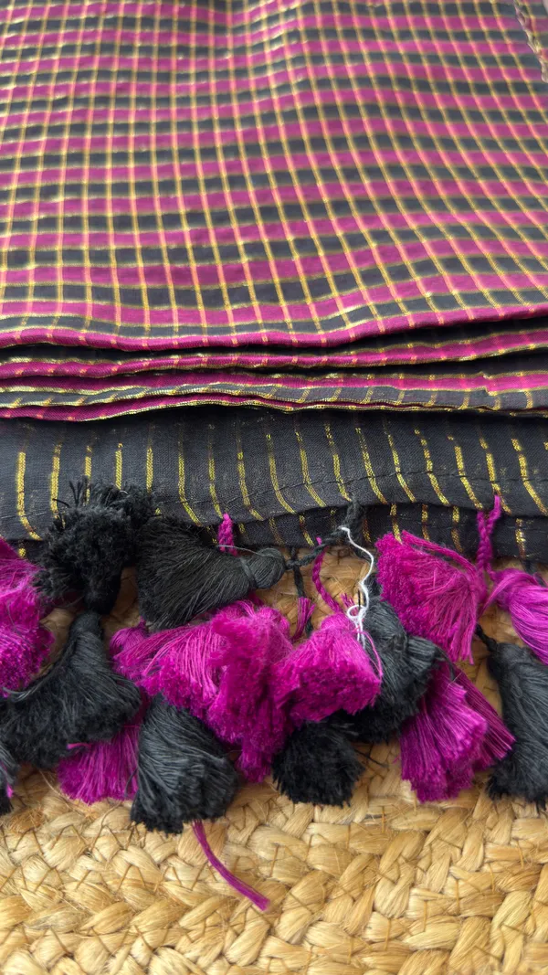 Black_with_Magenta_small_Zari_checks_Mul_Saree_for_Women
