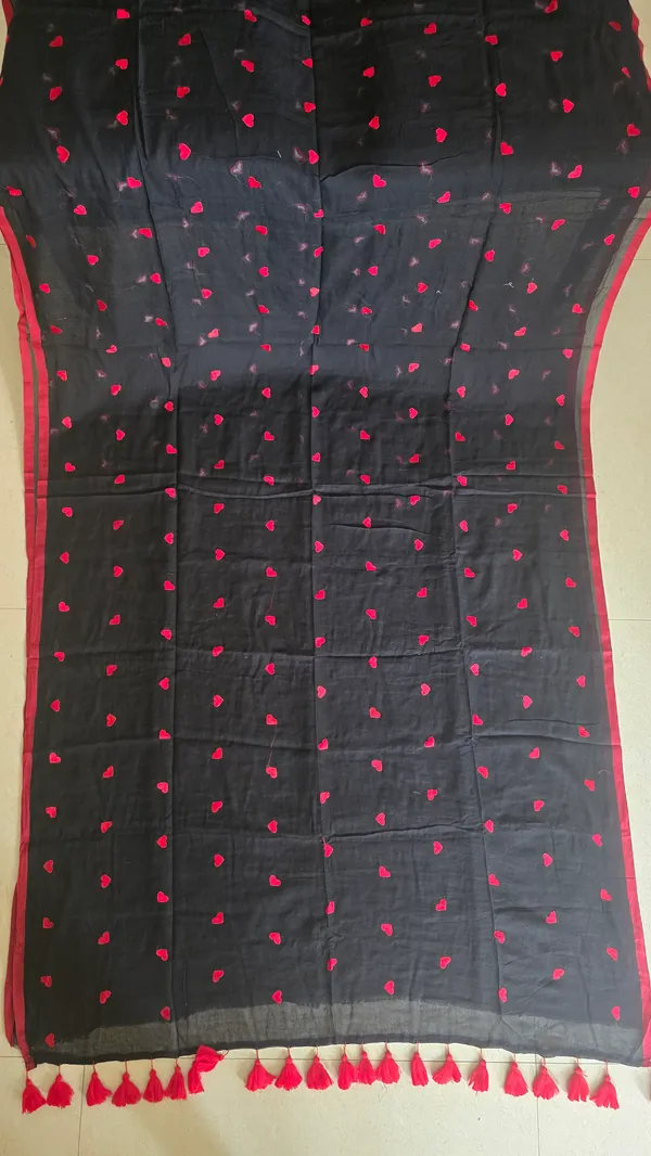 Black_Heart_Embroidered_Mul_Saree