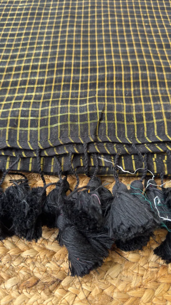 Black_with_Grey_small_Zari_Checked_Pattern_Mul_Saree_for_Women