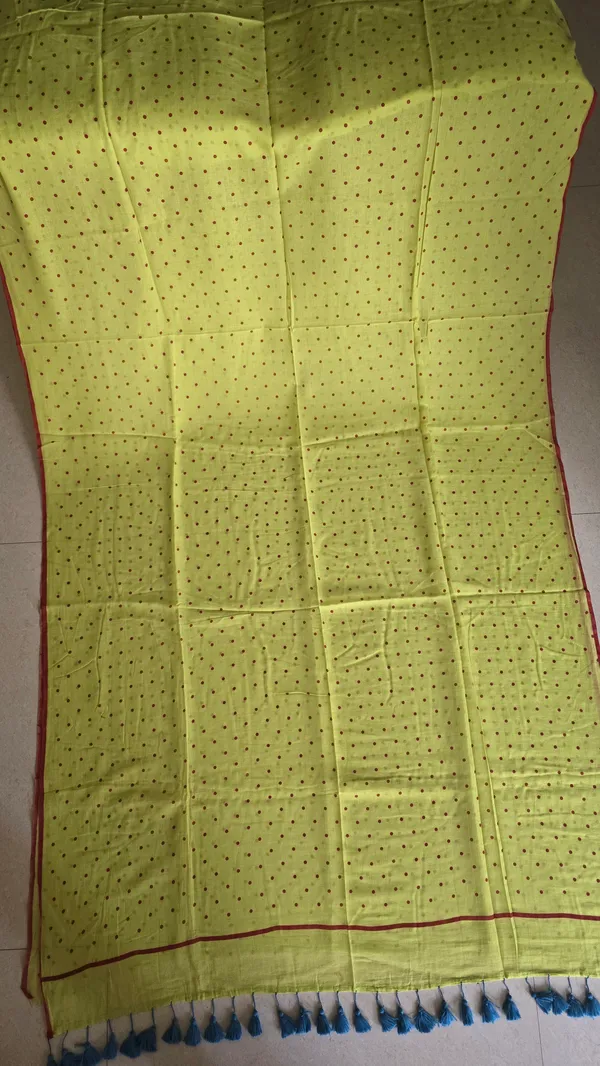 Neon_Green_Polka_Dot_Mul_Saree_With_Blue_Tassels_For_Women