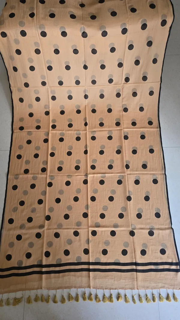 Beige_Color_Big_Polka_Dots_Mul_Saree_For_Women