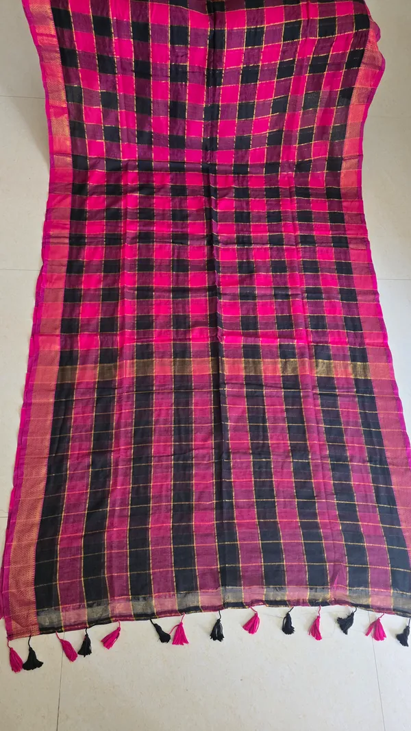 Black_And_Pink_Checks_With_Nakshi_Border_Mul_Saree