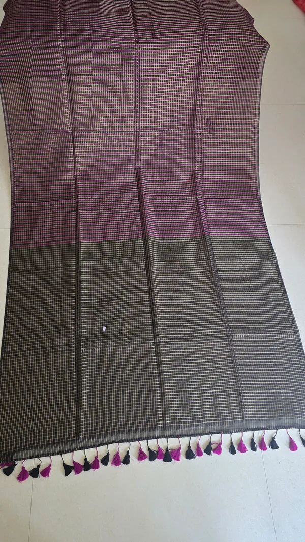 Black_With_Magenta_Small_Zari_Checks_Mul_Saree_For_Women