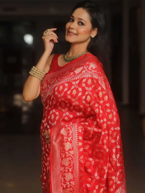 Red_Floral_Saree_for_Women