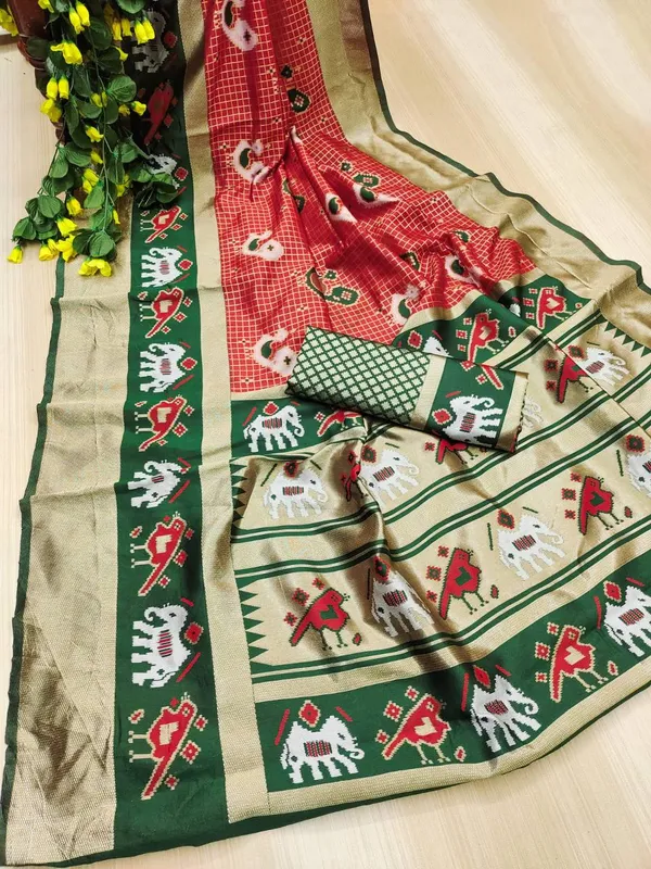 Red_Motif_Woven_Saree_With_Blouse_Piece_for_Women
