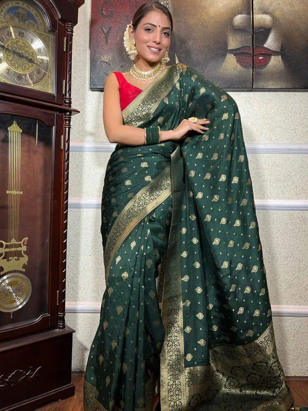 Dark_Green_Traditional_Saree_for_Women