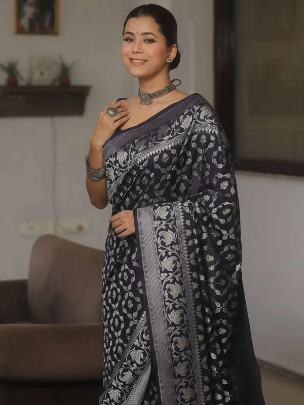 Black_Floral_Print_Saree_for_Women