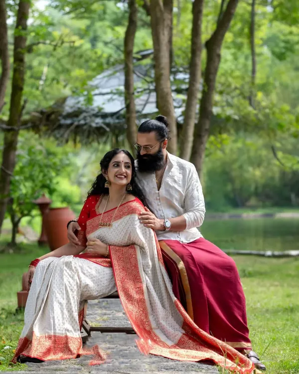 Off_White_Woven_Saree_for_Women