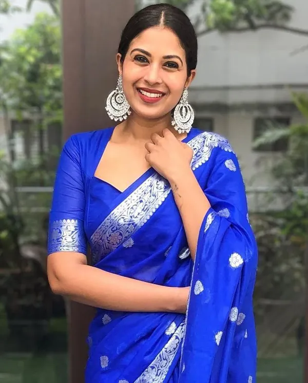 Blue_Floral_Border_Saree_for_Women