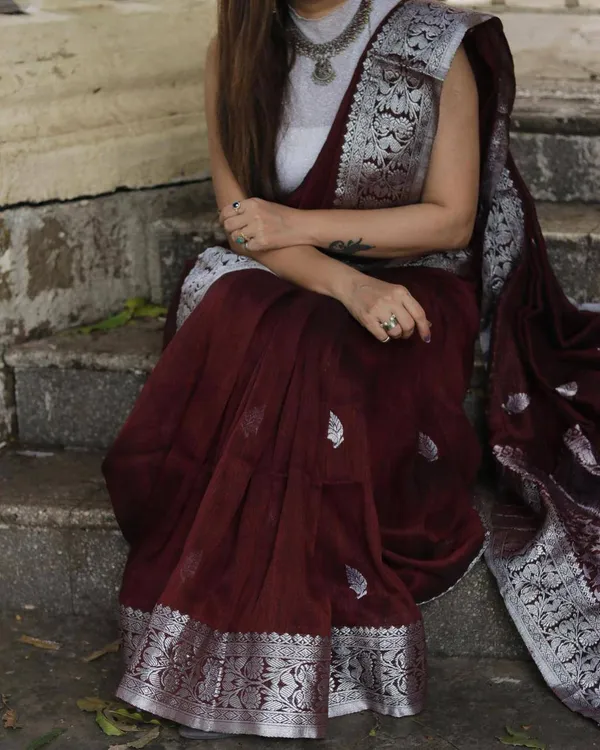 Maroon_Woven_Traditional_Saree_for_Women