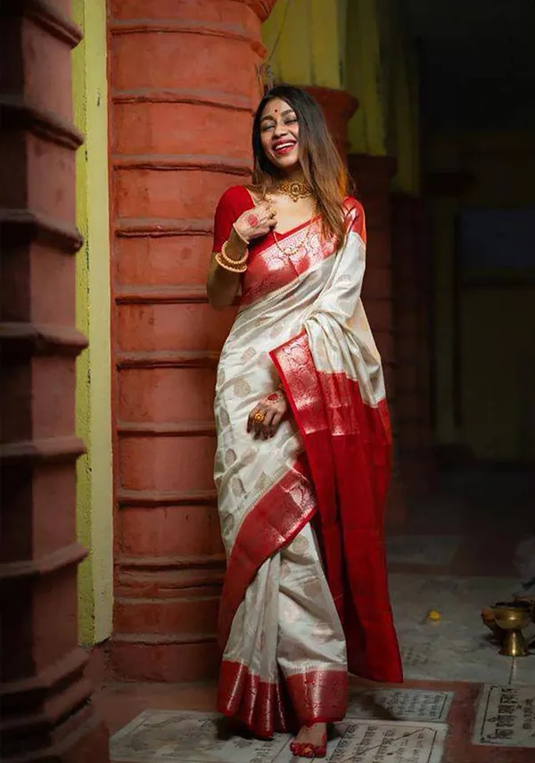 Cream_Printed_Red_Border_Saree_for_Women