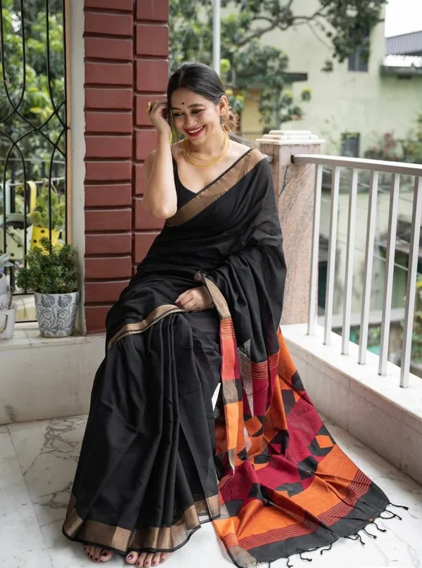 Black_Gold_Border_Saree_for_Women