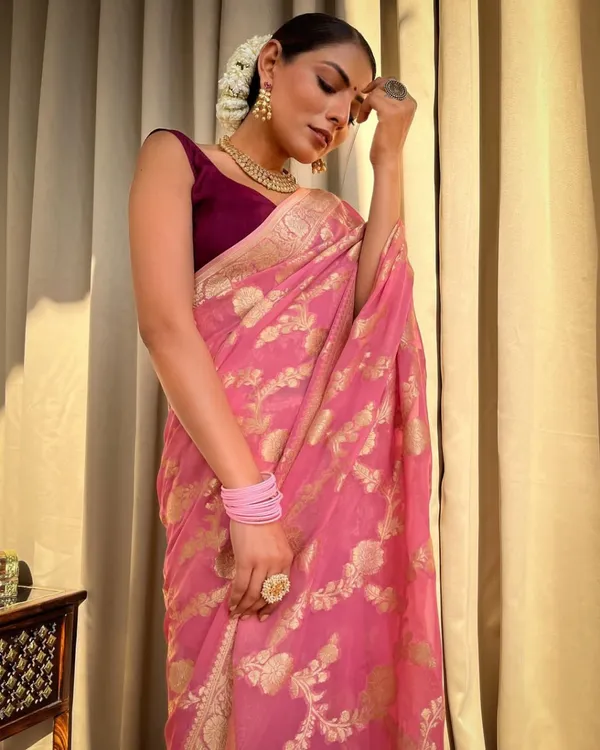 Pink_Woven_Floral_Saree_for_Women