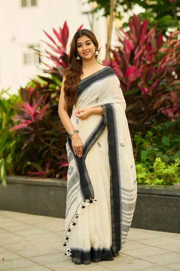 Cream_Printed_Saree_With_Black_Border_for_Women