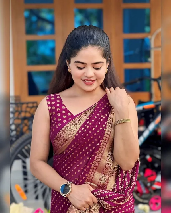 Maroon_Printed_Saree_With_Gold_Border_for_Women