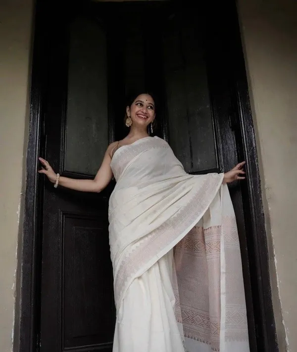 Ivory_Printed_Saree_for_Women