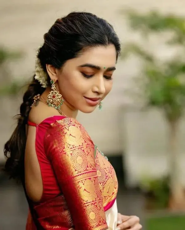 Red_Brocade_Saree_Blouse_With_Cream_Saree_for_Women